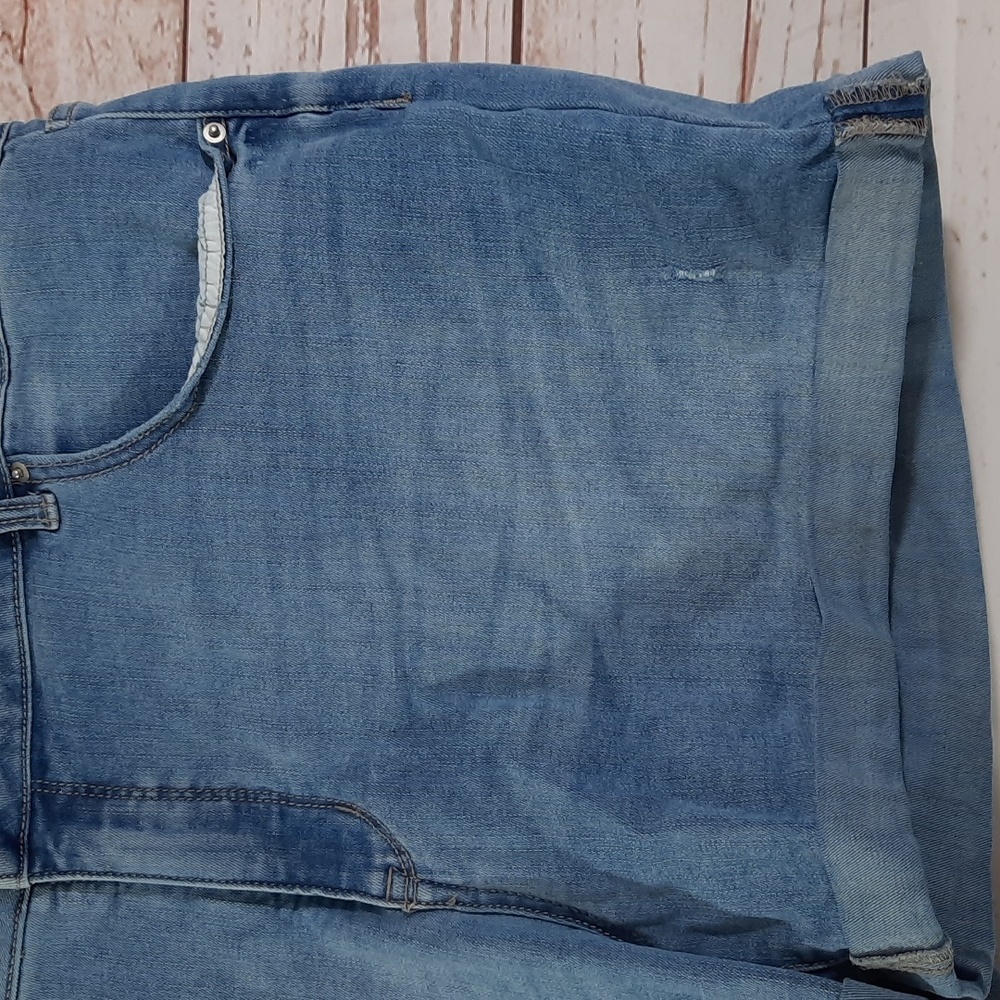 Time And Tru Mid Rise Shorts - Picture 3 of 7